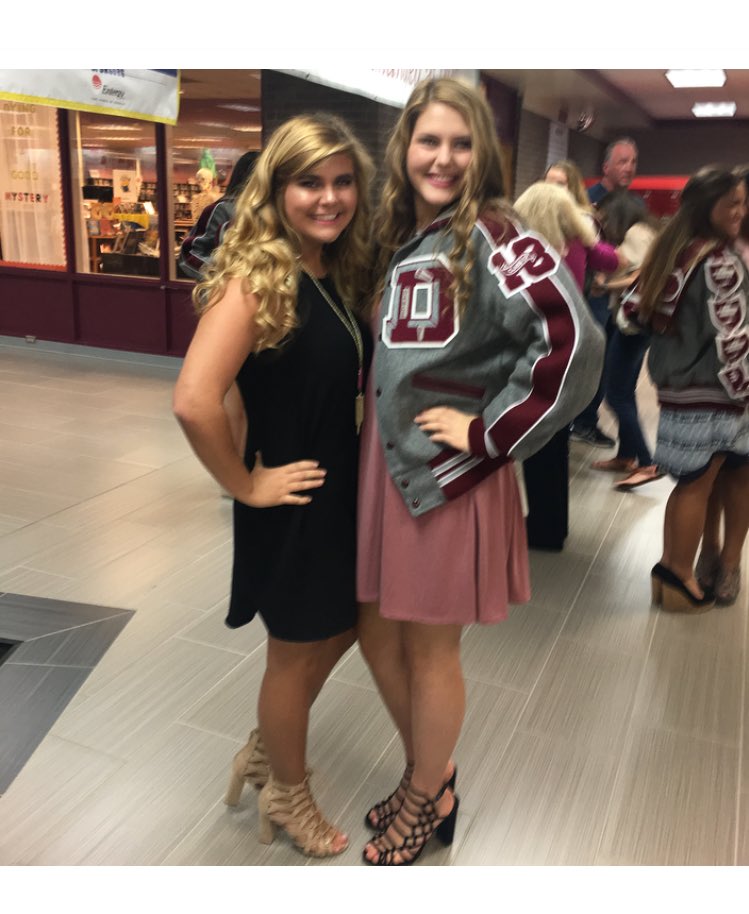 ashmillli's tweet photo. I'm a pretty proud friend 🐾 #jacketnight https://t.co/gcDbJ7yEOv