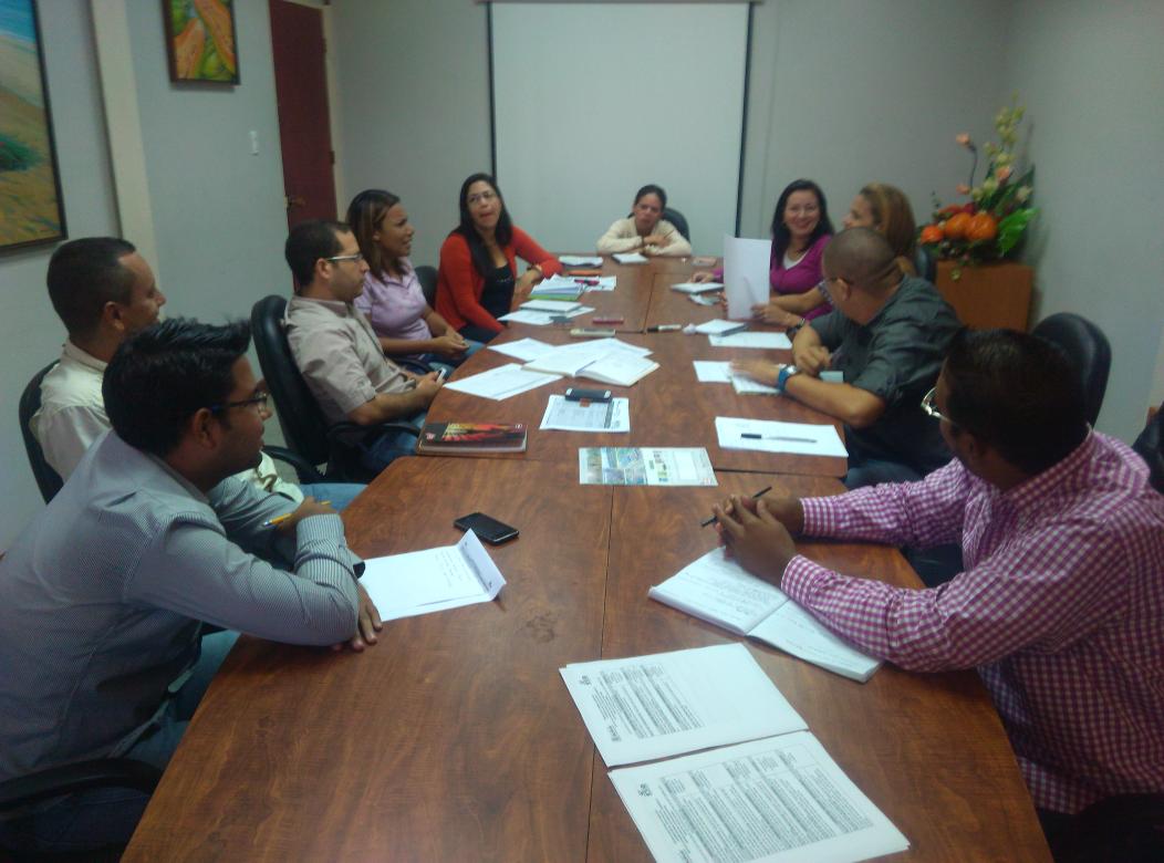 irtab_bolivar's tweet photo. Equipo del Irtab trabajando en la aceleración de los proyectos agroproductivos que fortalecerá el sector agrícola. https://t.co/1DltGCbNRj