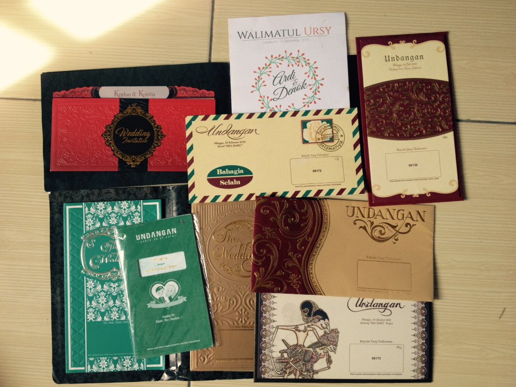 Waw nambah banyak nih koleksi undangan kita, ampe ga ke poto yg lainnya, kepo ? Hub kit aj ya,