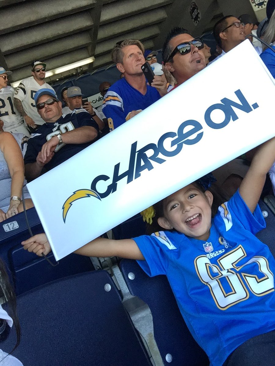 effin_lady's tweet photo. #chargeon #chargers #sdca #voteyesonC #sandiegogirl #SDvsJax #saveourbolts #sandiegochargers #bornandraised #boltup https://t.co/sdjHdTnU9Y