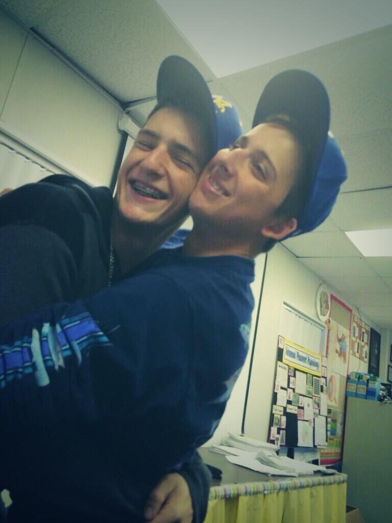 _Pflugs_'s tweet image. When you're best friend and you glo way up