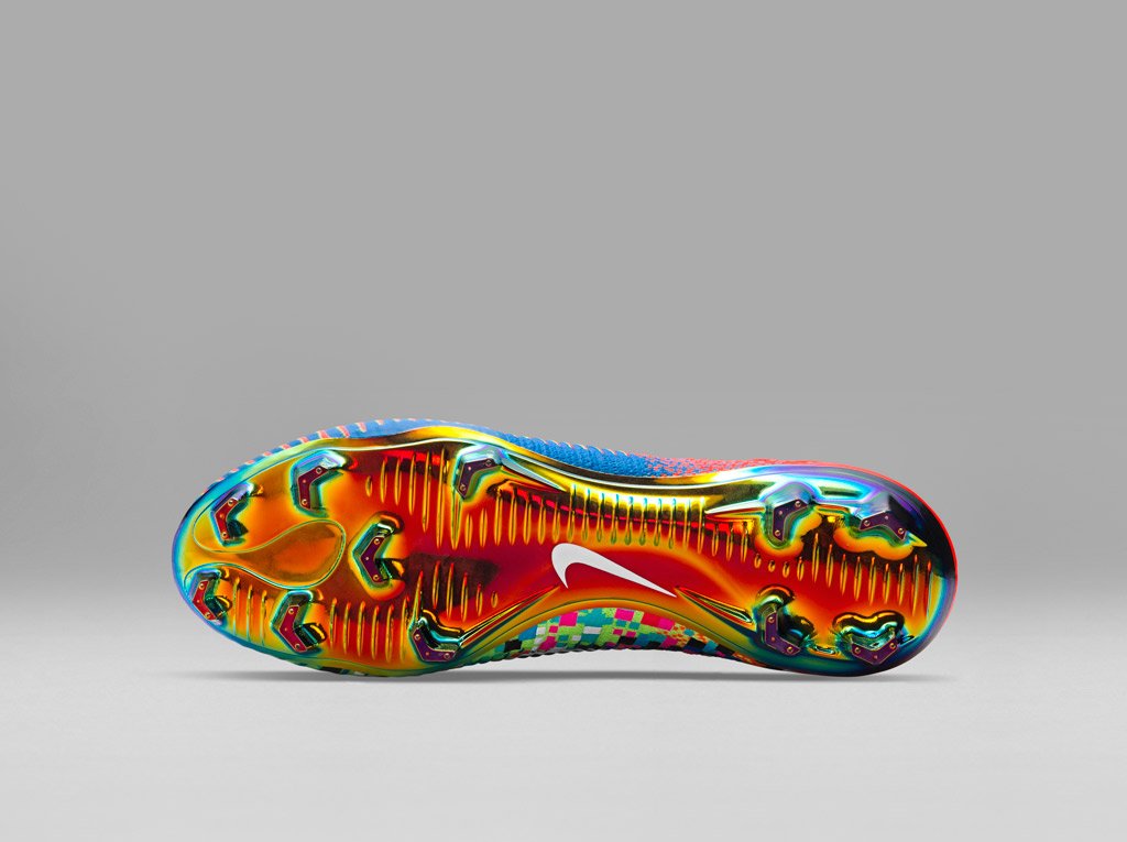 🎮⚽ Game over for defenders.

The #Mercurial x <a href="/EASPORTS/">EA SPORTS</a> arrives September 26th: go.nike.com/footballapp