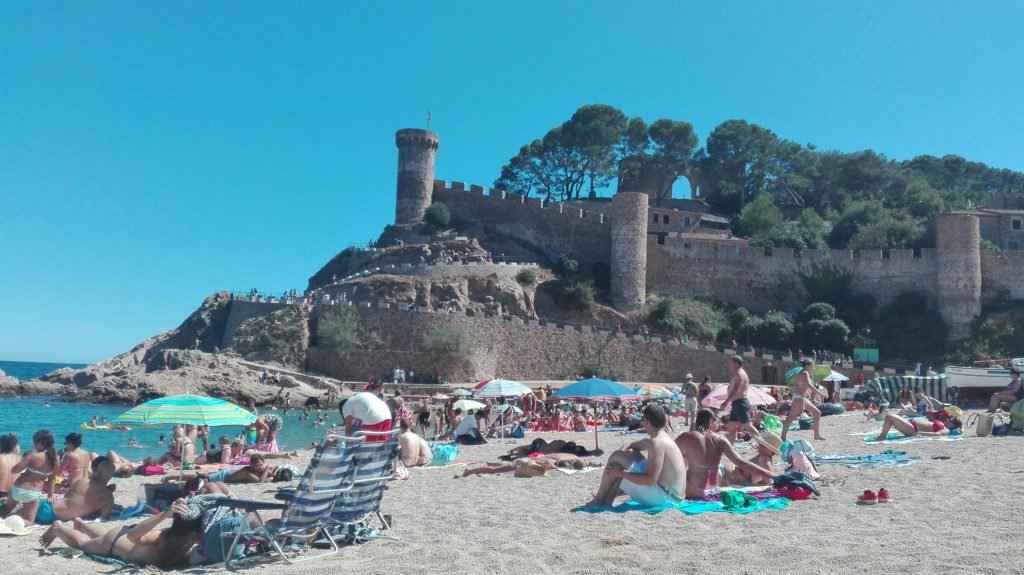 ALovelyMadness's tweet photo. Lugares con (mucho más) que encanto: Tossa de Mar - https://t.co/elFke5srmF https://t.co/K66zfejC7W