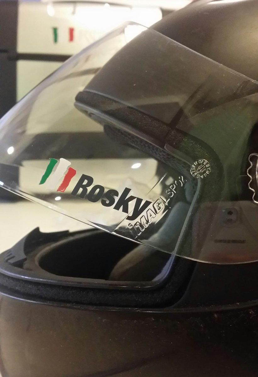 RoskyEnergy's tweet photo. Se solo il mio grafico si fosse ricordato che il mio casco è nero. https://t.co/mBDvsYA4ED
