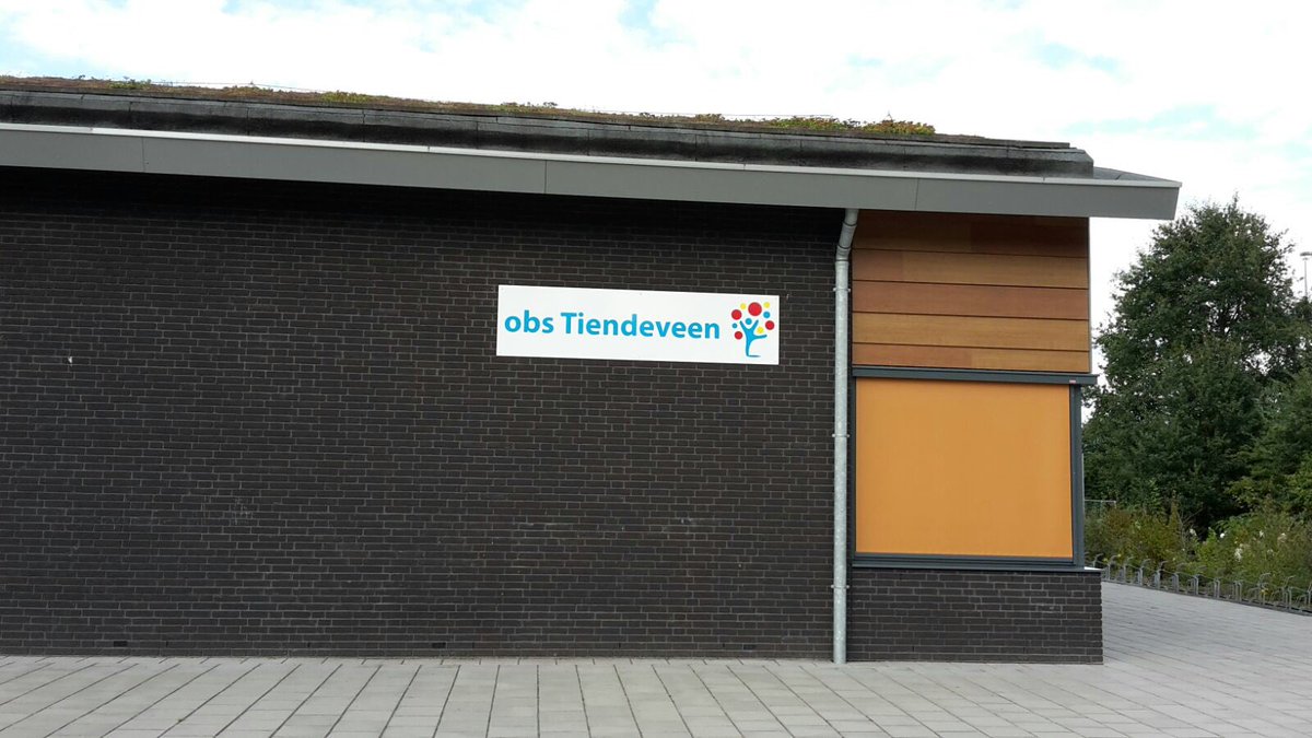 We zijn blij met ons naambord!