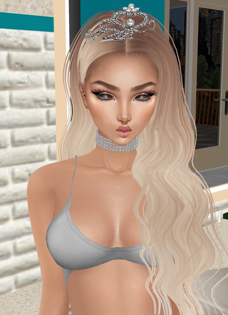 sohosultry's tweet image. Wasn't on the couch but these titties are SITTING hunty! Hate on it #whoisthatgirl