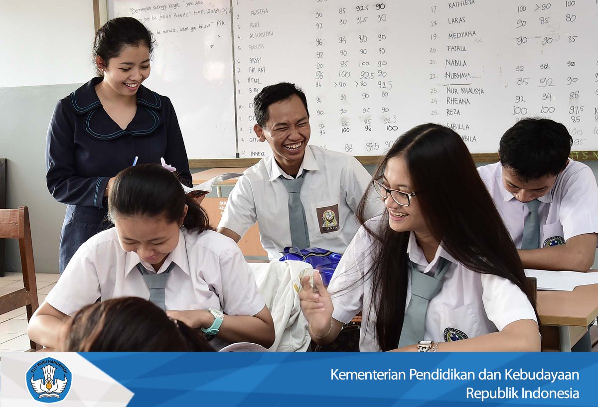 Kemdikdasmen's tweet photo. Mengajar bukan hanya tentang membagikan ilmu, tapi juga memberikan motivasi untuk murid. Setuju, Bapak &amp; Ibu Guru? https://t.co/b7X1IPIFtU