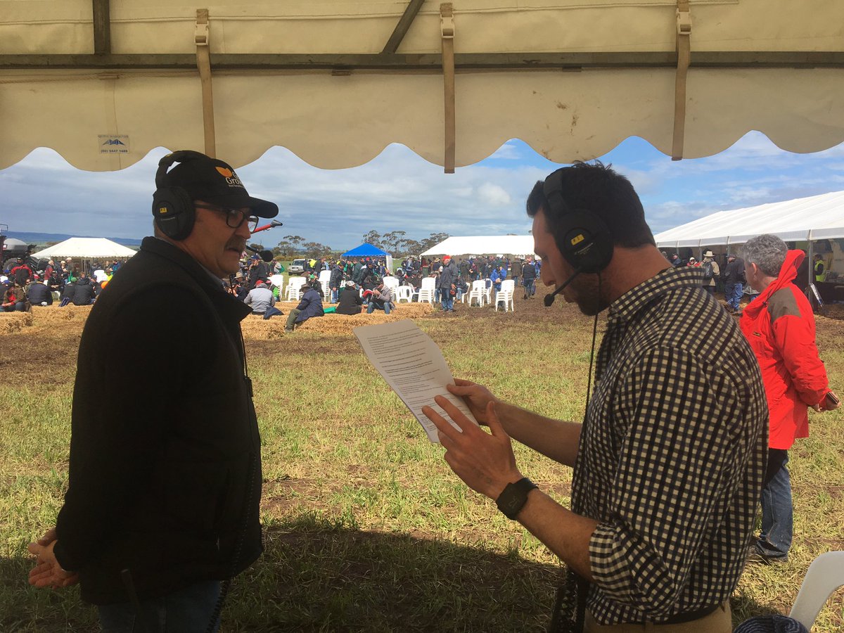 GrainGrowersLtd's tweet photo. Our SA coordinator @DavidEvans_GGL live on air on today's @SACountryHour at #hartfieldday pic: @NickBryantGrain https://t.co/l8e8z5UAWS