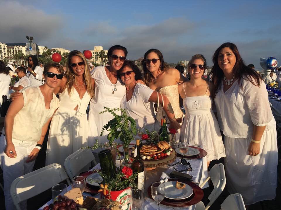 Ivietripletmama's tweet photo. We had an absolute blast mama's night out for all but 2 gr8 night Santa Monica pier #PopUpLA #Handmadeevents @luuvnlfe @GerkenLBC https://t.co/H8c0hrtqWC