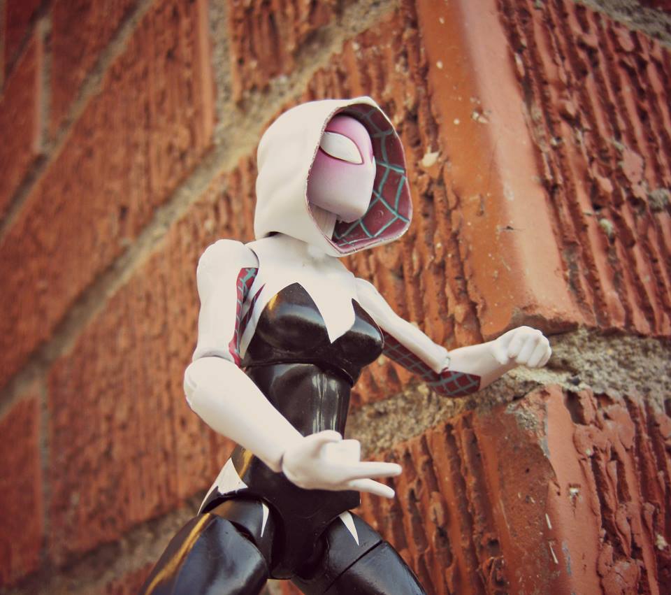 cult_flashback's tweet photo. #CultFlashback #Photoshoot #SpiderGwen #Marvel #Legend #MarvelLegends #Actionfigure #GirlPower #OnPatrol https://t.co/6YJhZbzI2t