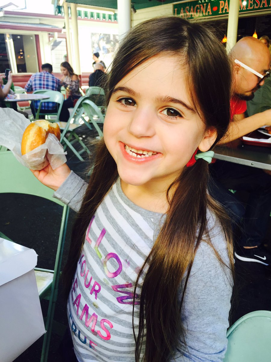 MaceyDepaula's tweet photo. Donuts, I think I will! #Hollywood #donuts #yummy #dad always caves #actress #model #havingfun https://t.co/gdXbuhxm27