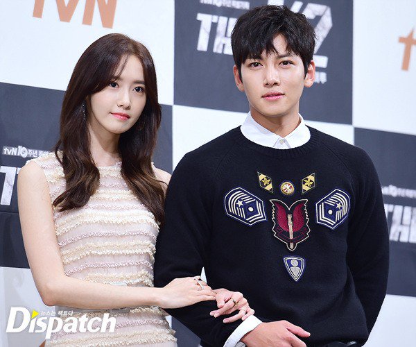 TheDramaKorea's tweet photo. Ji Chang Wook &amp; Im Yoona saat konferensi pers drama tvN "The K2" hari ini. https://t.co/IEqmlBcxRG