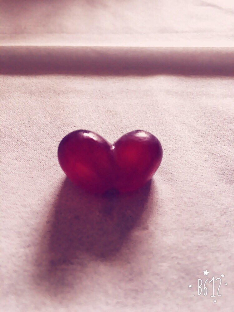 7K2zfZmi's tweet photo. ぶどう食べてたらハートがあった！！

かわいい♡ https://t.co/oHFmvKQTaC