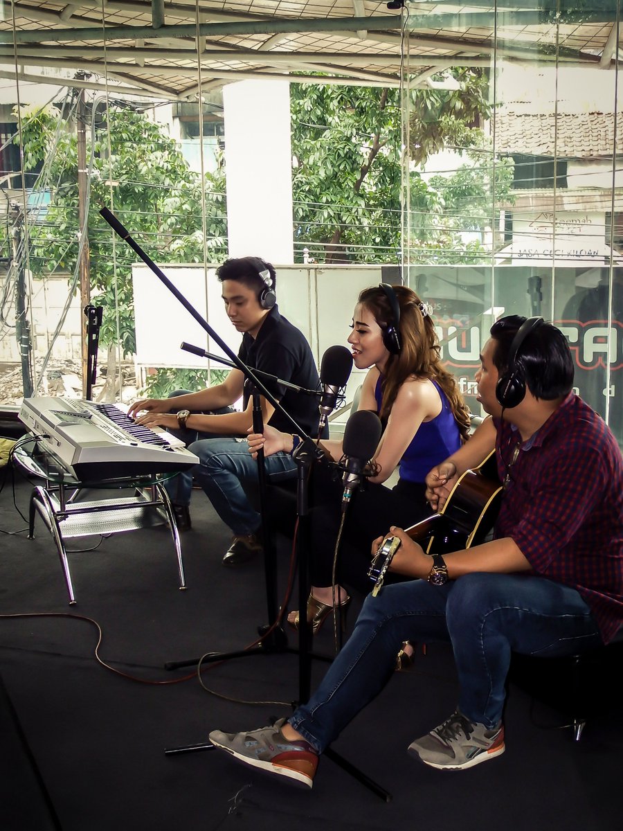 Auto Radio 88,9 FM tweet media