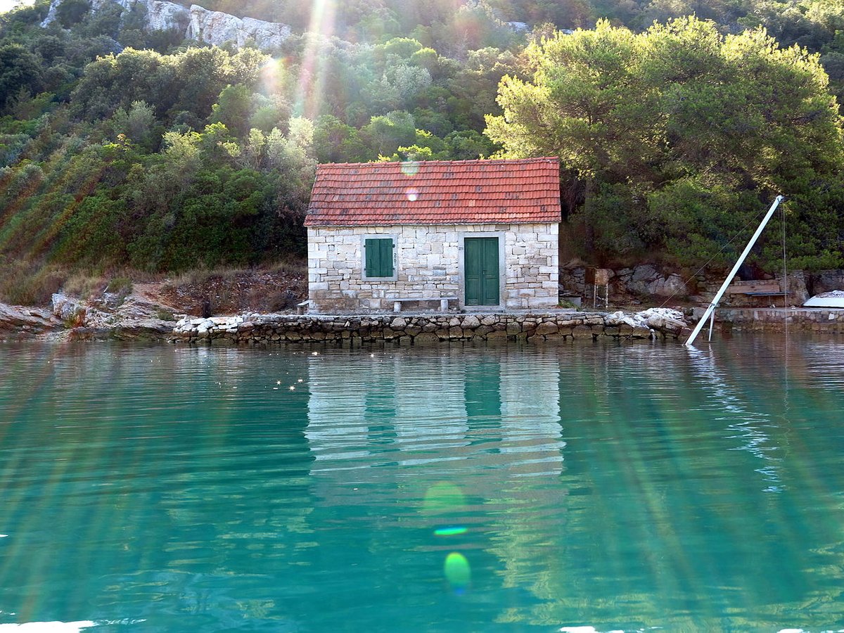 CroCruising's tweet image. #Island #Šolta is known for its beautiful beaches, #fishing, #olive oil and #wine! #CroatiaCruising Photo:Joadl