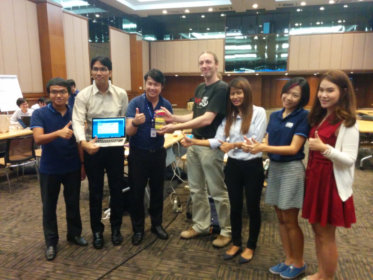 axsh_jp's tweet photo. Metro Systems社エンジニアの皆様は、３日間のトレーニングを経て #WakameVDC を1時間以内にインストールと設定を終えられるようになりました。 https://t.co/WqKAyH6vLr