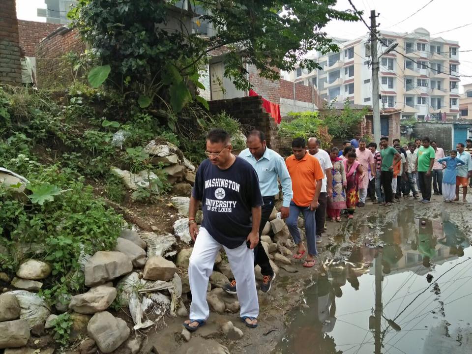 Ganesh Joshi (@ganeshjoshibjp) on Twitter photo #рджреЗрд╣рд░рд╛рджреВрди рд╕рд╣рд╕реНрддреНрд░рдзрд╛рд░рд╛ рд╡рд╛рд░реНрдб рдореЗрдВ рдкрд╣реБрдБрдЪрдХрд░ рдЬрдирд╕рдорд╕реНрдпрд╛рдПрдВ рд╕реБрдиреА рдФрд░ рддреНрд╡рд░рд┐рдд рд╕рдорд╛рдзрд╛рди рдХрд╛ рдЖрд╢реНрд╡рд╛рд╕рди рдХрд┐рдпрд╛ред рдирд┐рд░реНрдорд╛рдгрд╛рдзреАрди рд╡рд┐рдХрд╛рд╕ рдХрд╛рд░реНрдпреЛрдВ рдХрд╛ рдирд┐рд░реАрдХреНрд╖рдг рднреА рдХрд┐рдпрд╛ред #рджреЗрд╣рд░рд╛рджреВрди рд╕рд╣рд╕реНрддреНрд░рдзрд╛рд░рд╛ рд╡рд╛рд░реНрдб рдореЗрдВ рдкрд╣реБрдБрдЪрдХрд░ рдЬрдирд╕рдорд╕реНрдпрд╛рдПрдВ рд╕реБрдиреА рдФрд░ рддреНрд╡рд░рд┐рдд рд╕рдорд╛рдзрд╛рди рдХрд╛ рдЖрд╢реНрд╡рд╛рд╕рди рдХрд┐рдпрд╛ред рдирд┐рд░реНрдорд╛рдгрд╛рдзреАрди рд╡рд┐рдХрд╛рд╕ рдХрд╛рд░реНрдпреЛрдВ рдХрд╛ рдирд┐рд░реАрдХреНрд╖рдг рднреА рдХрд┐рдпрд╛ред