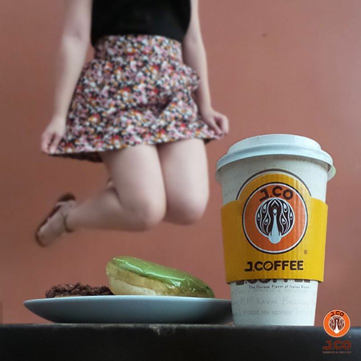 abreezatweets's tweet photo. A shot of caffeine is sure to perk you up! Head to jcophilippines for a coffee break! #AbreezaAyalaMall #ILoveAyalaMalls #JcoDonutsPH https://t.co/yvqObI7O7J