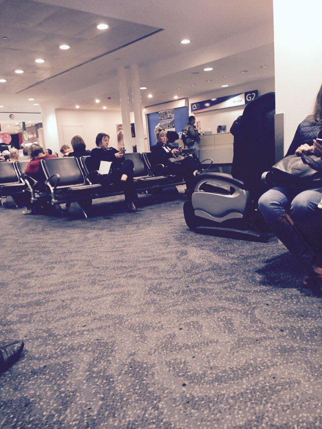 hi_hat_diva's tweet photo. Agh no lounge on this flight. How is one to cope😀#travelsnob #thirdworldproblem #longwait https://t.co/Unzpx3Kfz9