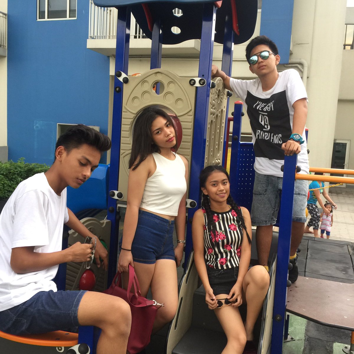 notberggg's tweet photo. Having a great time with them☺️ @sherrillhannahm @rasefff @moiradmoog #emmyr https://t.co/vY0bJKRhsp