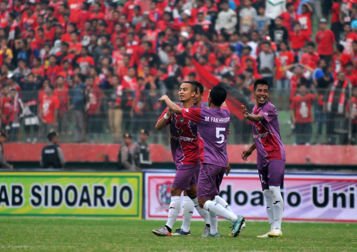 (1) <a href="/tweetpersik/">txt dr Persik Kediri</a> merupakan tim yang berhasil lolos ke babak 16 besar dengan tanpa kekalahan pada putaran pertama #ISC2016