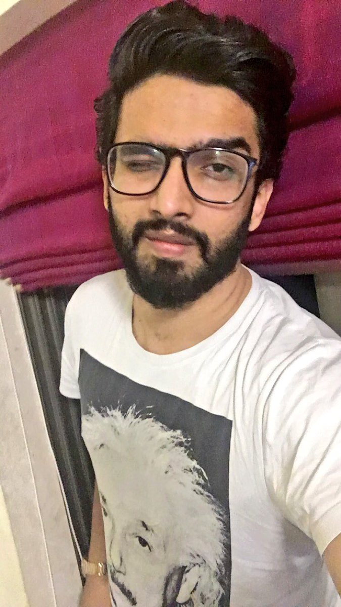 AmaalMallik's tweet photo. Bored...... https://t.co/5qq2G6dktI