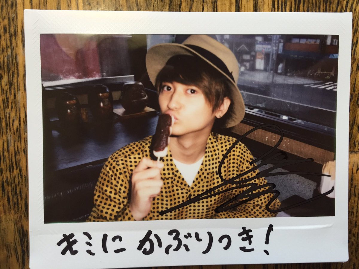 kimikabu's tweet photo. 第13回キミにかぶりつき、To-iのサイン入りチェキをプレゼント！
応募方法はフォロー&amp;RTお願いします
締め切りは9月28日(水)12時です

明日発売の紙面では4人バージョンのチェキをプレゼントします

#DISH #スポニチ https://t.co/zybQMlyfvU