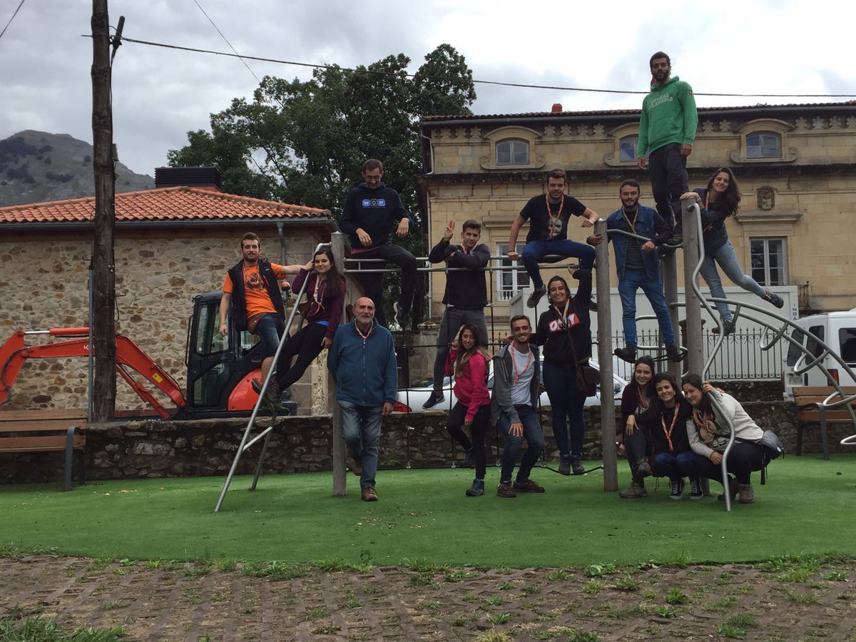 Goizalde1980's tweet photo. Este pasado fin de semana los monis de Goizalde hemos estado en Izurza planificando este nuevo curso 💪 Beti prest! https://t.co/fKf4jFr22H