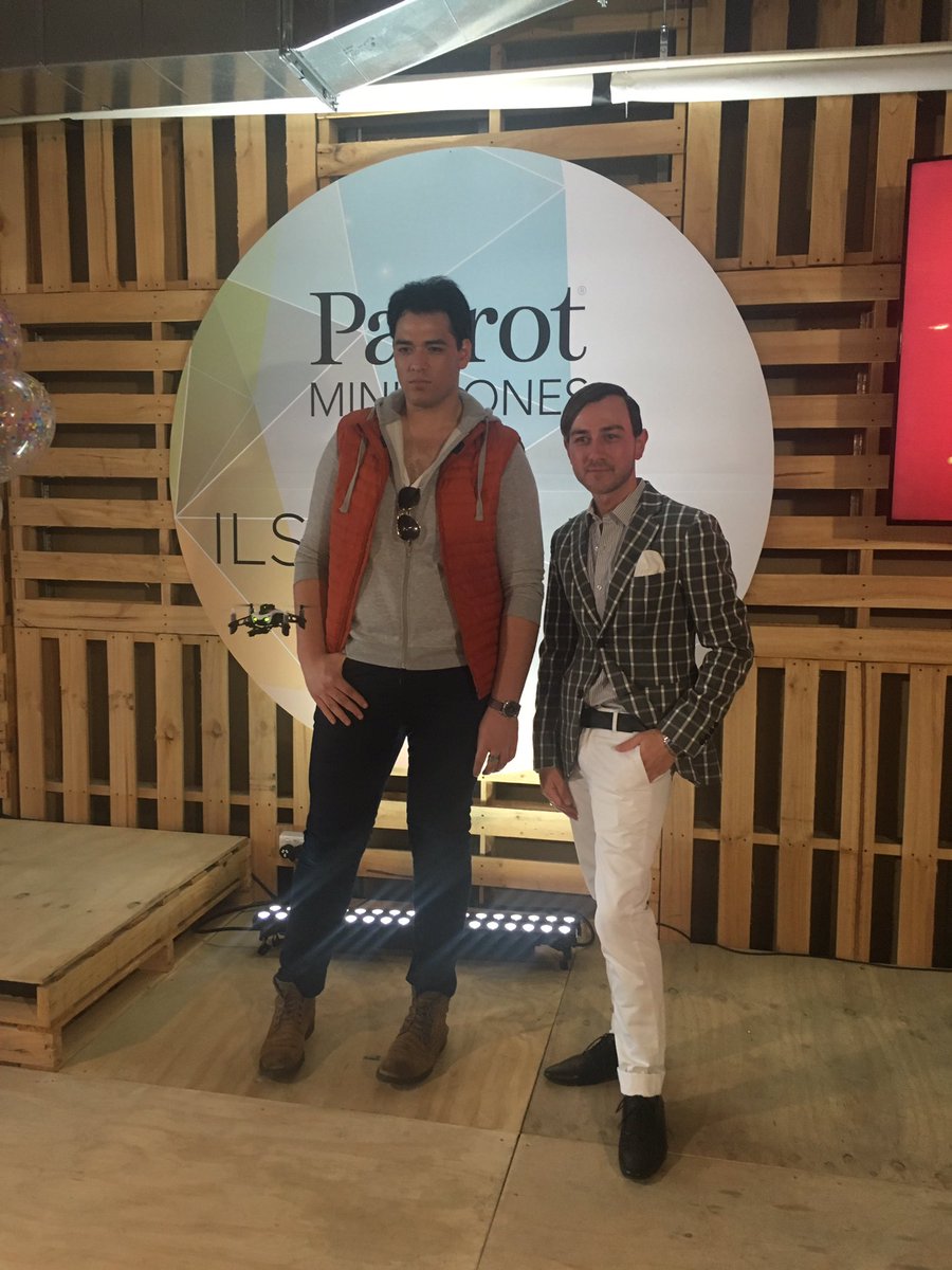 sophiekmuir's tweet photo. Drone photo shoots with the usual crew @WarrenPasi and #DapperLounge @Parrot #MinidronesBigFun https://t.co/WXhomcnOza