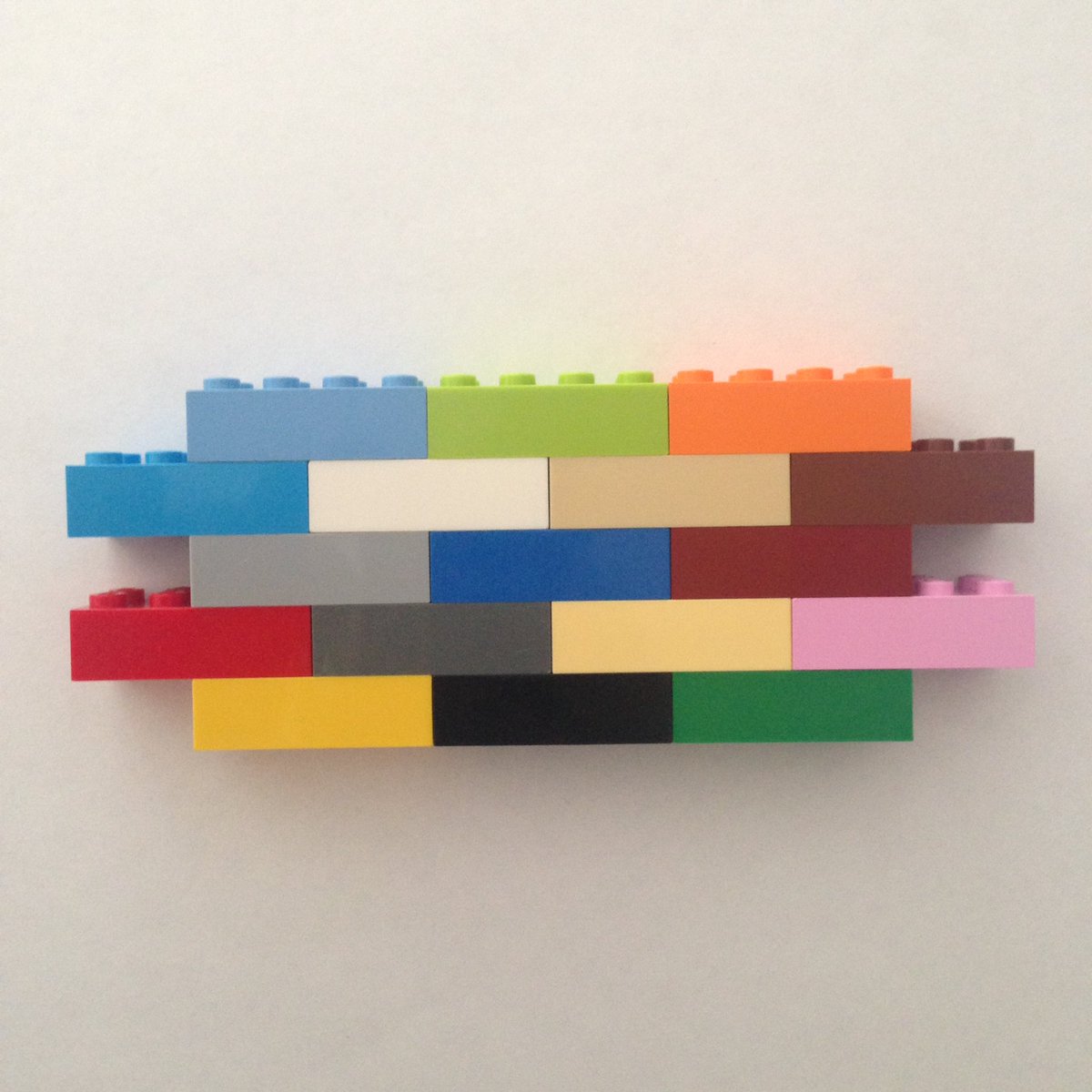 scholm240's tweet photo. En sak vi människor borde lära oss av Lego är att oavsett vilken färg vi har så passar vi ändå ihop... https://t.co/KAi3PcaFbC