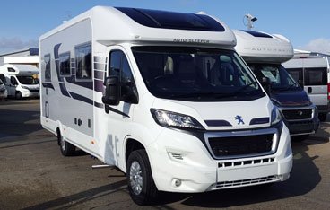 SimpsonsMCC's tweet photo. #DealofWeek New Peugeot Auto-Sleeper Broadway FB #Motorhome NOW £54,995OTR Call 01493 809815 https://t.co/WdXYXoaBl7 https://t.co/B9eRScmXzK