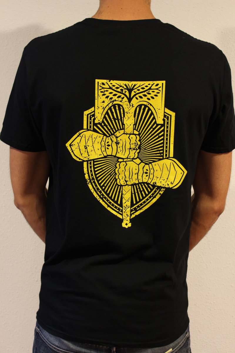 GameManiaBE's tweet photo. Destiny - Rise of Iron is vanaf nu speelbaar, tijd om The Plaguelands te ontdekken! 
Volg, RT en maak kans op een Destiny Powerbank + Shirt! https://t.co/oibmPMfr3Y
