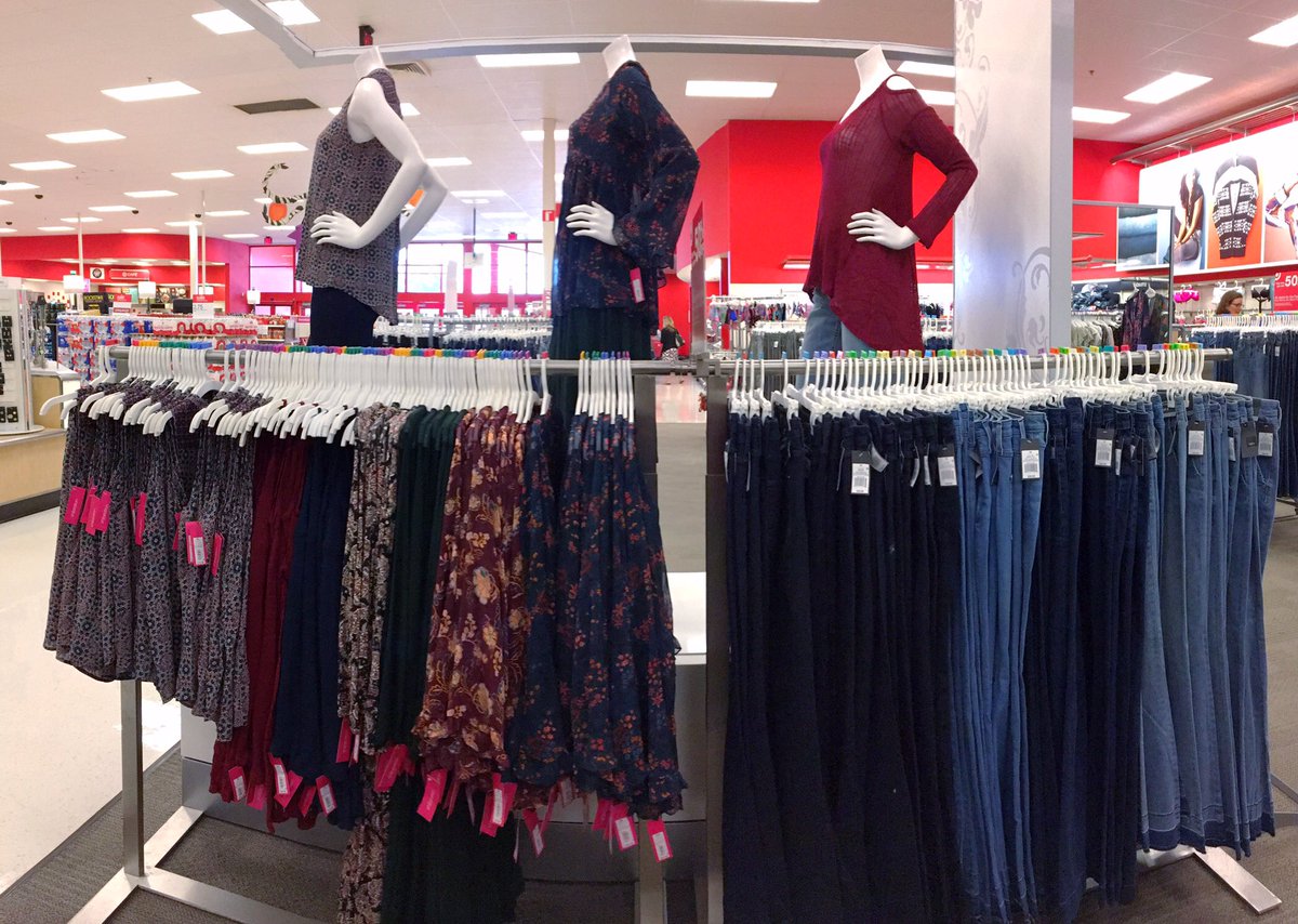 ✨👖✨ Monday deep zone and recovery in our Denim Shop 👻 Halloween graphic tees on the racetrack 🎃 #T1542 #VMTL <a href="/beeson_scott/">Scott Beeson</a> <a href="/SamanthaVMML/">Samantha Snow</a>