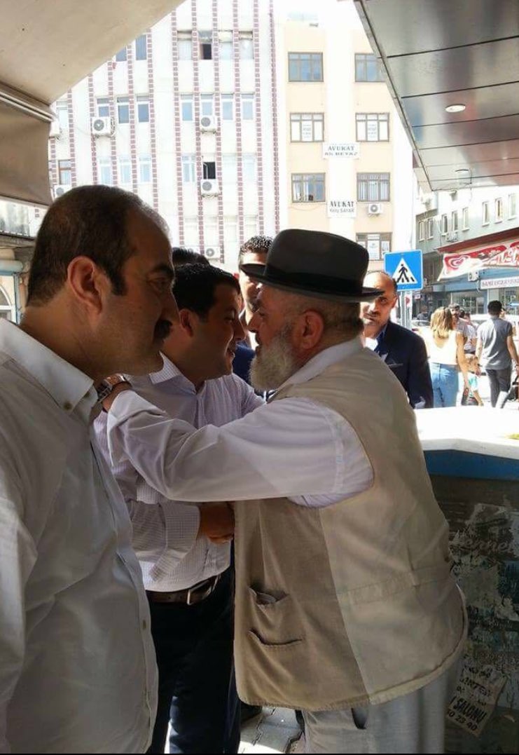 Ahmet_ATIC's tweet photo. Samandağ'da bulunan Kardeşlerimiz ile bayramlaştık, esnafımızı gezip kucaklaştık. Teşekkür ederiz. https://t.co/UrjU1bkBgk