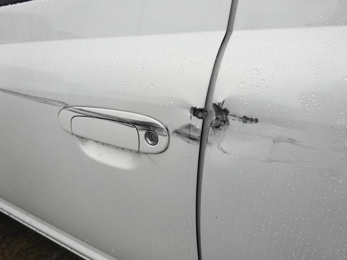 いばらじお更新通知 つぶやき用アカウント A Twitter 雨 の中ご入庫いただいたtoyotaヴィッツ 今回はリサイクル部品で対応致します ご利用ありがとうございます 茨城県自動車鈑金塗装 茨城 車傷直し 車へこみ直し 事故車修理 自動車修理 オートショップ