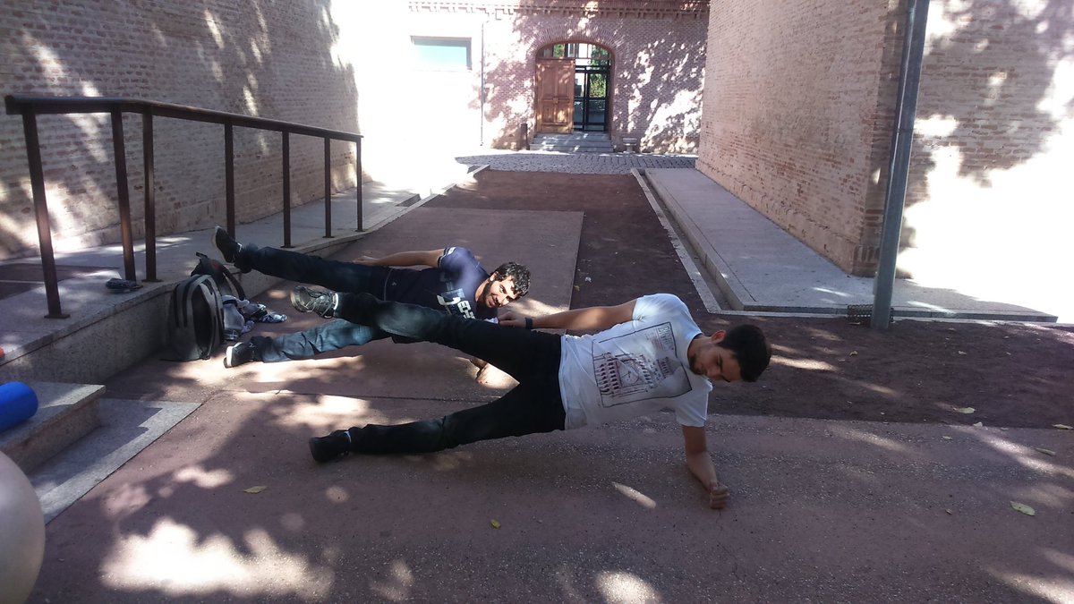 raiklander's tweet photo. Actividad fisica mañanera #entrenalacalle @uclm_es https://t.co/cFRhK6gh7X