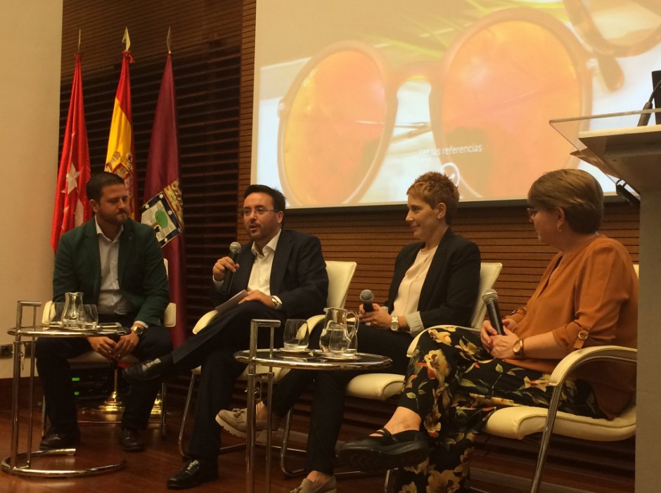 <a href="/bcalzon/">Benjamín Calzón</a>, Director General de unidades de negocio de <a href="/SEUR/">SEUR</a> explica su participación en <a href="/Mercado47Madrid/">Mercado 47</a>. 
 
#Madrid <a href="/MADRID/">Ayuntamiento Madrid</a> #HermeneusWorld