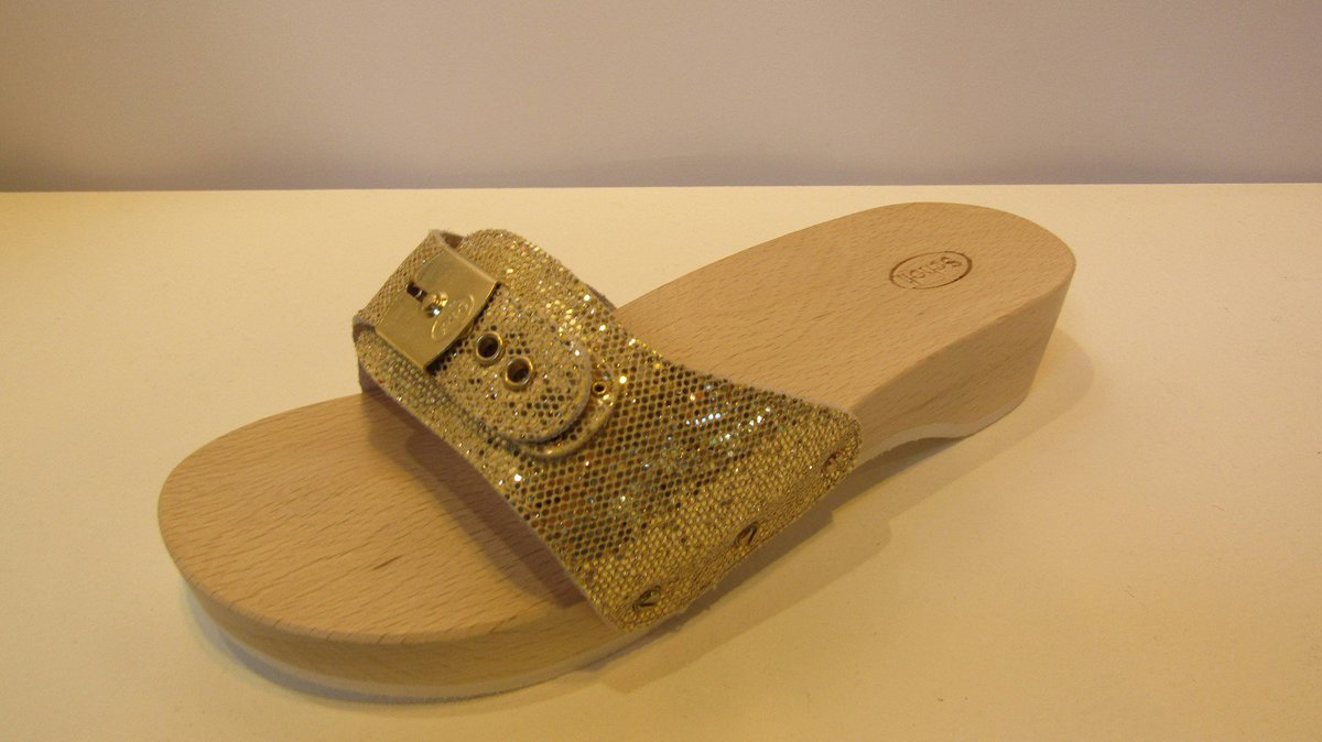 CocoonPartners's tweet photo. #Monday #Magic #Gorgeous #Gold #Scholls 2017's new range!! #Goldmules #Footwear #Shoes #Mules #Sparkly #Fashion #Ladies #SS17 #UK https://t.co/1blwp7XHkg