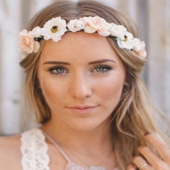 myfeastigear's tweet photo. The #snapchat #flowercrown has come to life. Get @myfestigear at https://t.co/uNCHxFWXmD https://t.co/MQObK5N78d