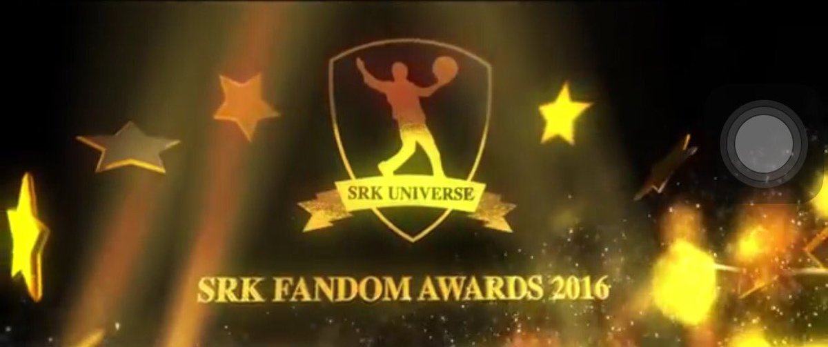KulaScreen's tweet photo. Biggest fan club @SRKUniverse presents #SRKFandomAwards2016  #October https://t.co/fP7UcrhiTk #KulaScreen https://t.co/sFrrs6lvpL