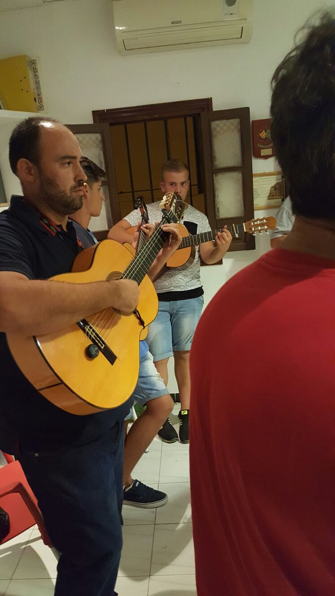 PitosdeCana's tweet photo. Anoche empezamos a fabricar "UNA COMPARSA PARA TI" https://t.co/jVWd9BraJd
