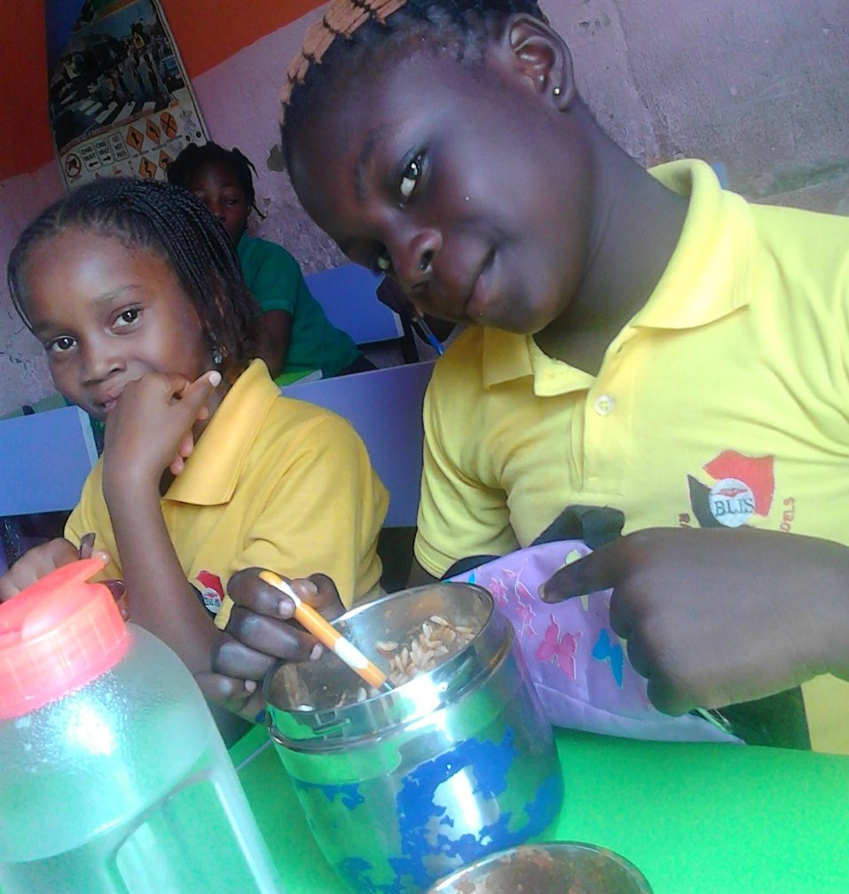 BLISSchools's tweet photo. 10-year-old Hawa says: Come have lunch with me now at @BLISSchools 
#MySchoolAndMe #Grade5 #LunchTime https://t.co/mP4fY47z6d