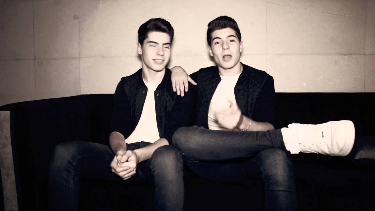 Gemeliers firma a los fans su último trabajo mañana en Bahía Sur mirasanfernando.com/2016/09/20/gem…