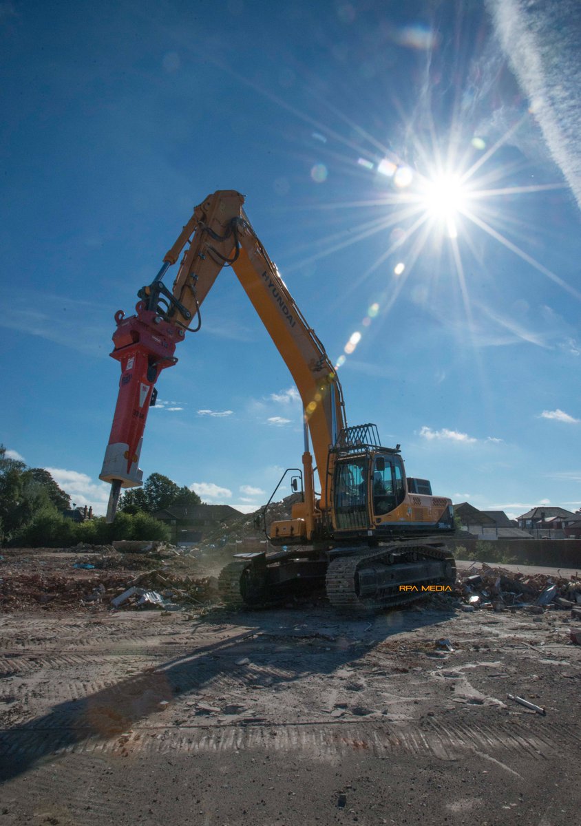 RPA_Media's tweet photo. AGW's @HESEnterprises supplied @HyundaiHIE with @WorsleyPlant &amp; @Rammerhammerco attachments https://t.co/qhjLqKa5Xi