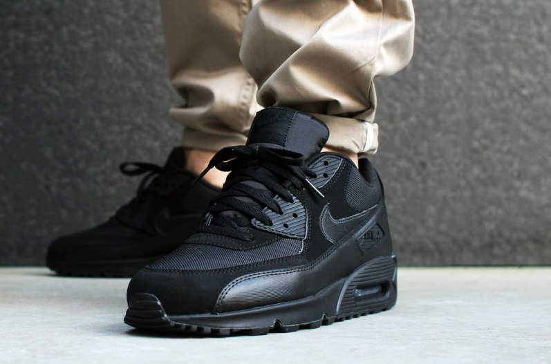 Verwachting vertrouwen diagonaal SHELFLIFE.CO.ZA on Twitter: "RESTOCK: Nike Air Max 90 Essential Triple  Black Available now: https://t.co/XuqKl7xzPh https://t.co/b471cvqWwR" /  Twitter