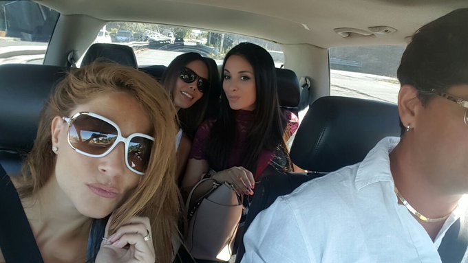 1 pic. On set in Roma with the pretty @Jessica_bella_  and @RobertaGemma  ??? https://t.co/xt1Bkjqlg