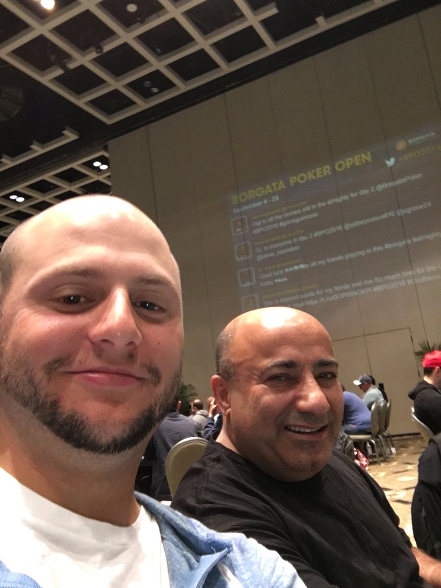 When you're dad is at a table with all your friends <a href="/BorgataPoker/">BorgataPoker</a>, and you convince him to tell @WiLDmAn_75 "hey Buz let's take a selfie!"