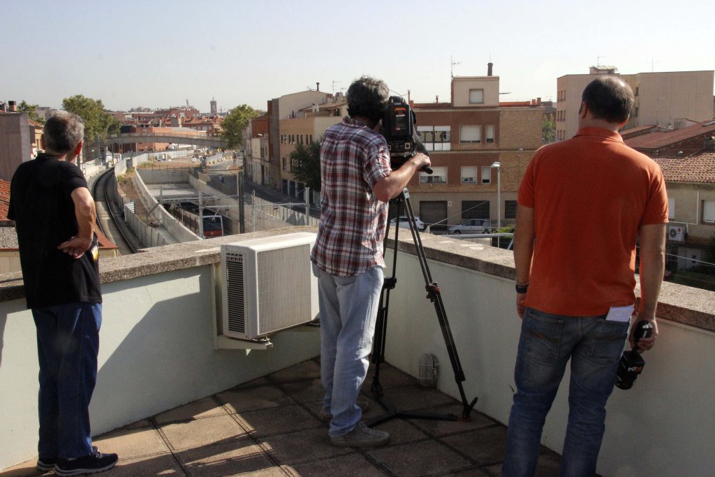TV3 grava la barrera dels FGC soterramentara.wordpress.com/2016/09/13/tv3…