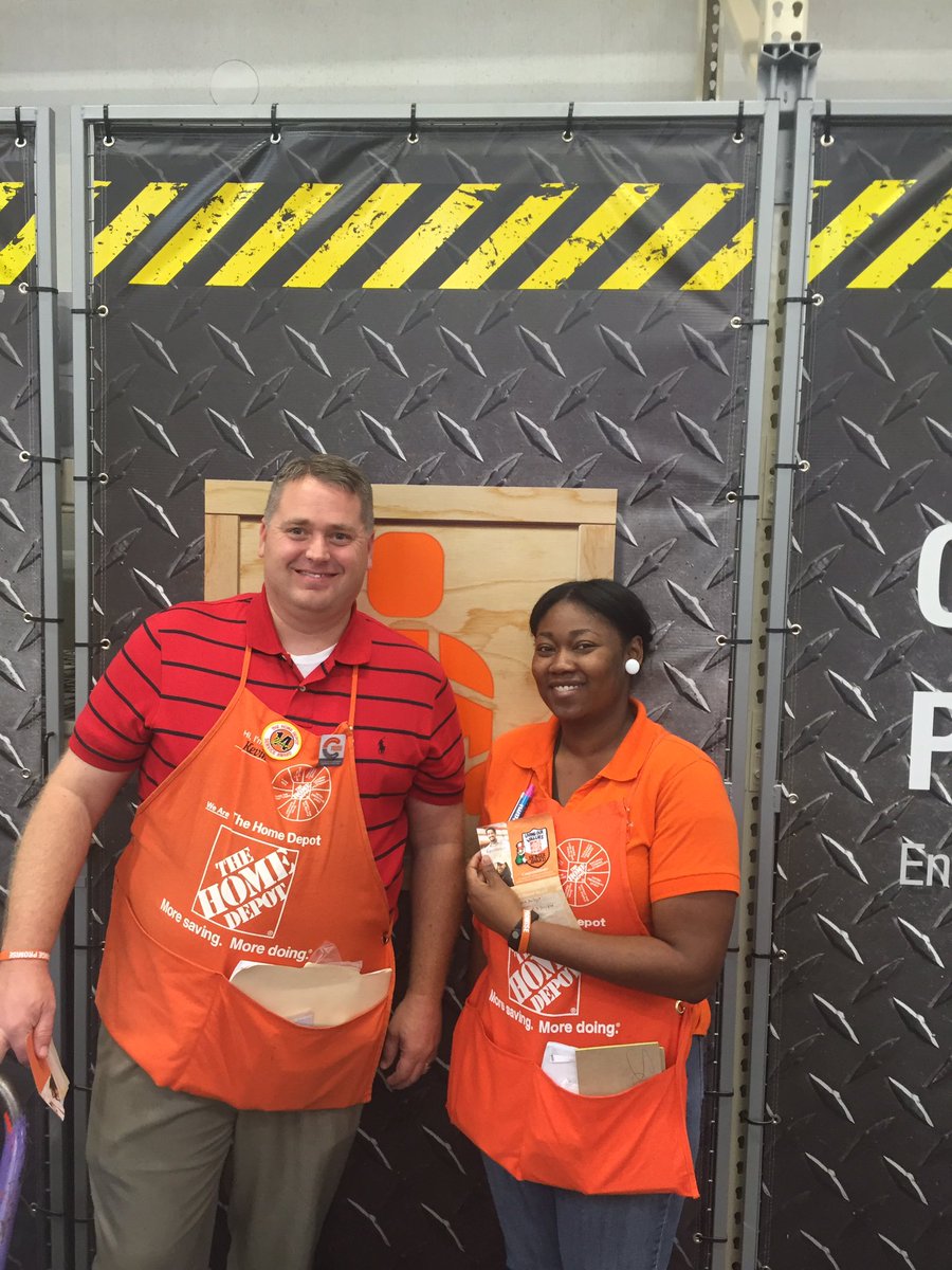 D31 DH receiving a Homer badge from TOM <a href="/KevinZ_THD/">Kevin Zanewicz</a> during the walk today!!! @THDBecky31 <a href="/mwalker015/">Michelle Walker</a>