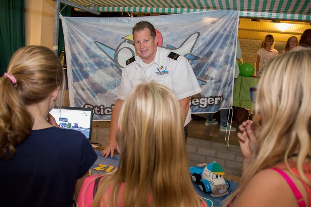 hetvlc's tweet photo. Vanmiddag presenteerden weer allerlei goede doelen zich in de aula van school. #brugklas #jijdebaas #Entreprenasium https://t.co/sQ16DRYywq